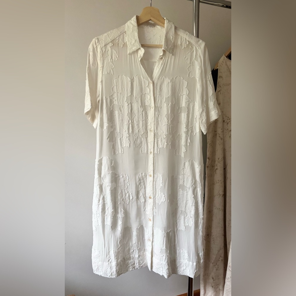 Wilfred Flowy White Textured Floral Shirt Dress - Picture 1 of 5